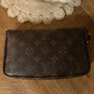 Vintage Authentic Louis Vuitton Pochette Accessories